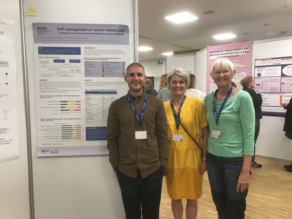 Ac-medarbejder Patrick Hansen, forløbsleder Dorthe Søsted Jørgensen og seniorforsker Lene Jarlbæk præsenterede resultaterne med en poster på European Survivorship and Rehabilitation Symposium 2024.